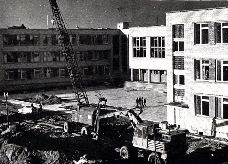 История школы 33. Школа 32 города Могилев. Строительство школы 1978 года. Школа 167 год постройки. Средняя школа стройка.